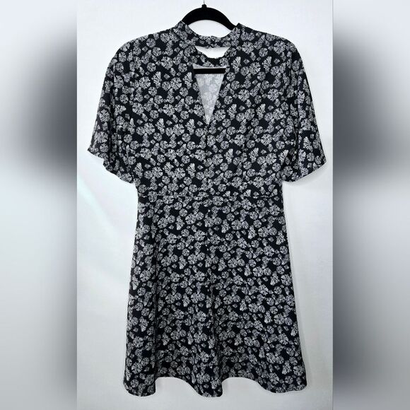 NWOT Women's H&M Short Sleeve Dress Black And White Floral Print Size 10 - Picture 5 of 7